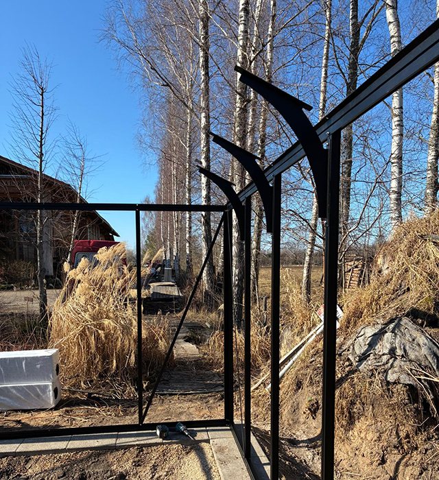 Anna Koku Skolas växthus under en sammanhängande installationssekvens