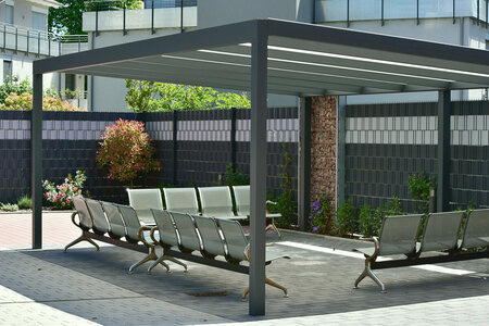 Pergola på en blåsig kusttomt – så planerar du