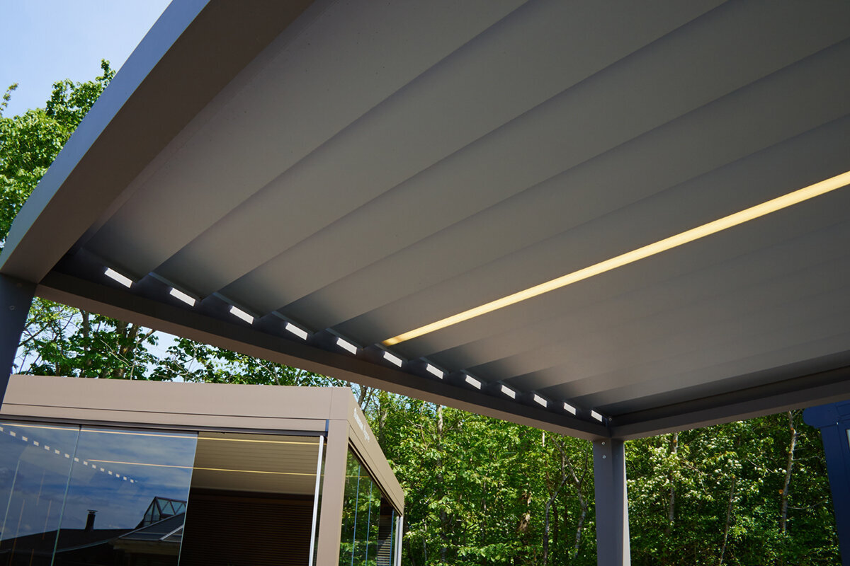 Pergola på syd- eller västvänd altan – styr sol och skugga