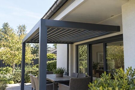 Går det att placera en pergola under en låg takfot?