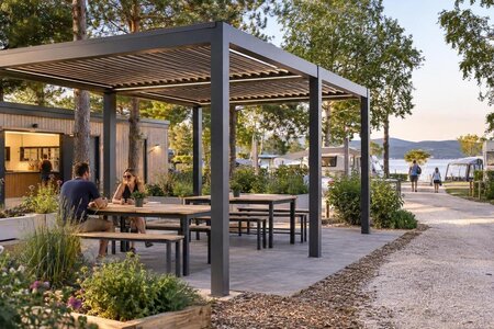 Så planerar du gemensamma ytor med pergola på campingen