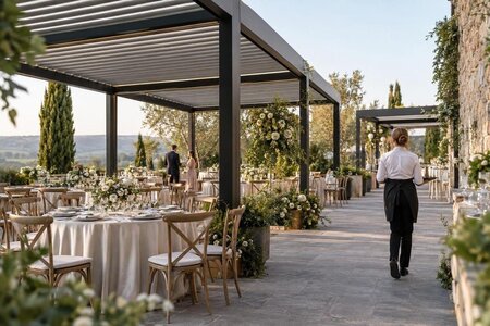 Pergola vid bröllopslokal – sittning, mingel och service