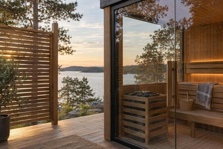 Skärma av en bastu med glasfront och behåll utsikten