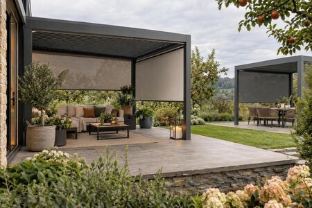 Inför köp av pergola med sidoväggar: insyn och väderskydd