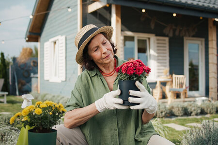 Trädgårdstrender 2026: Odla mer i växthus från Lyxfönster