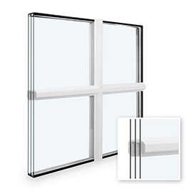 Träspröjsar på insidan, utanför träspröjsar, distansstycke mellan glas